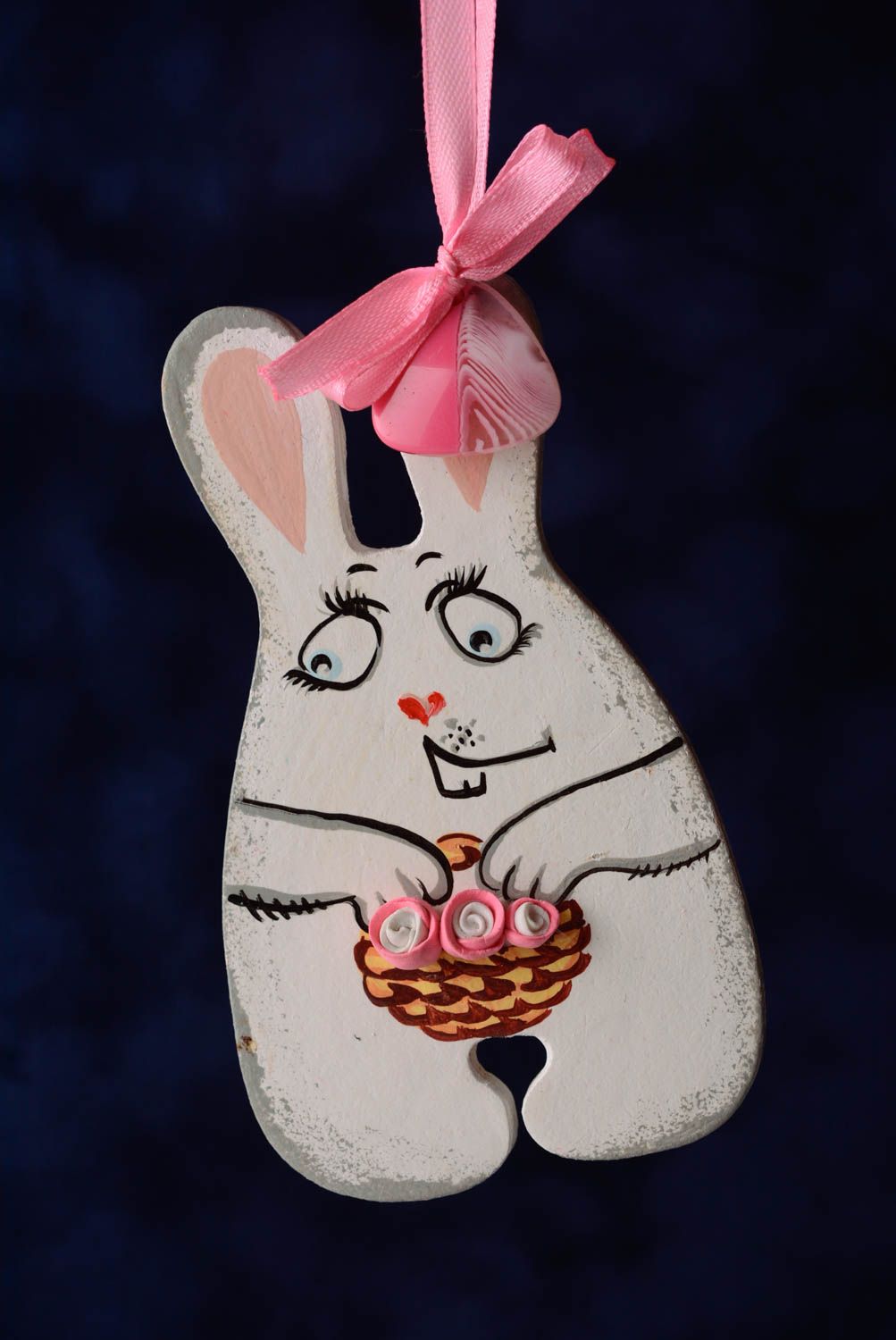 Petite décoration à suspendre en panneau de fibres peinte faite main lapin photo 3