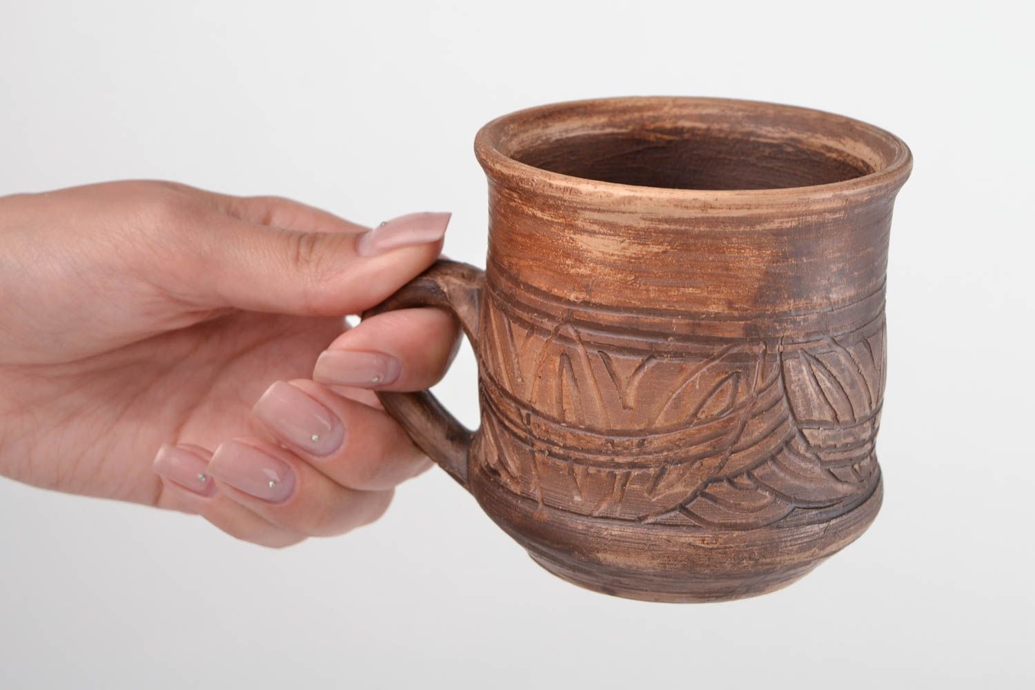 Чашка ручной работы глиняная посуда керамическая чашка объемом 250 мл коричневая фото 2