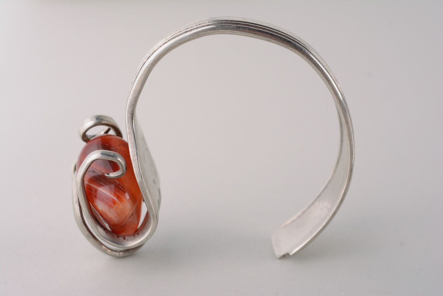 Bracelet en métal et pierre naturelle orange artisanal fait main pour femme photo 5
