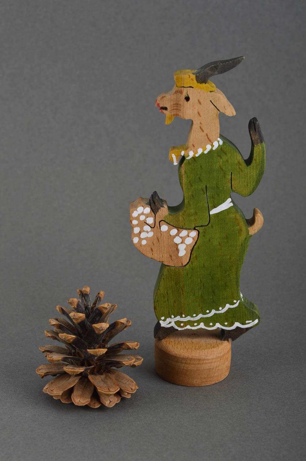 Jouet en bois de hêtre chèvre Jouet fait main peint écolo Cadeau pour bébé photo 1