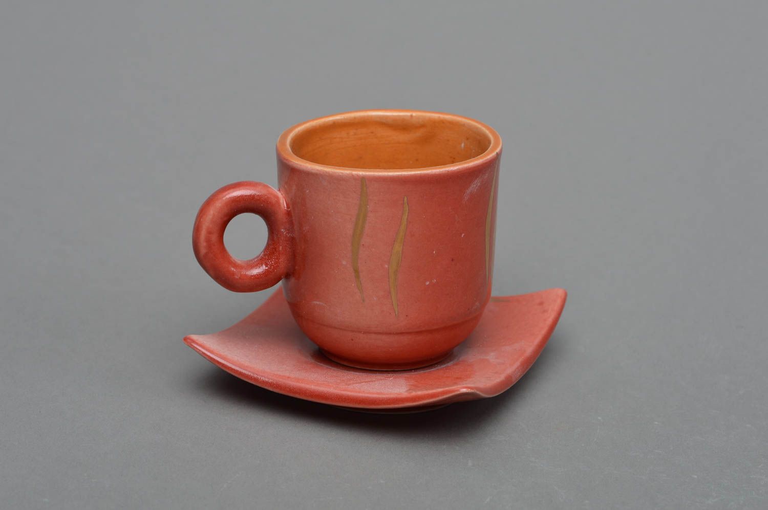 Schöne organgenfarbige handgemachte Tasse aus Porzellan mit Glasur Bemalung foto 1