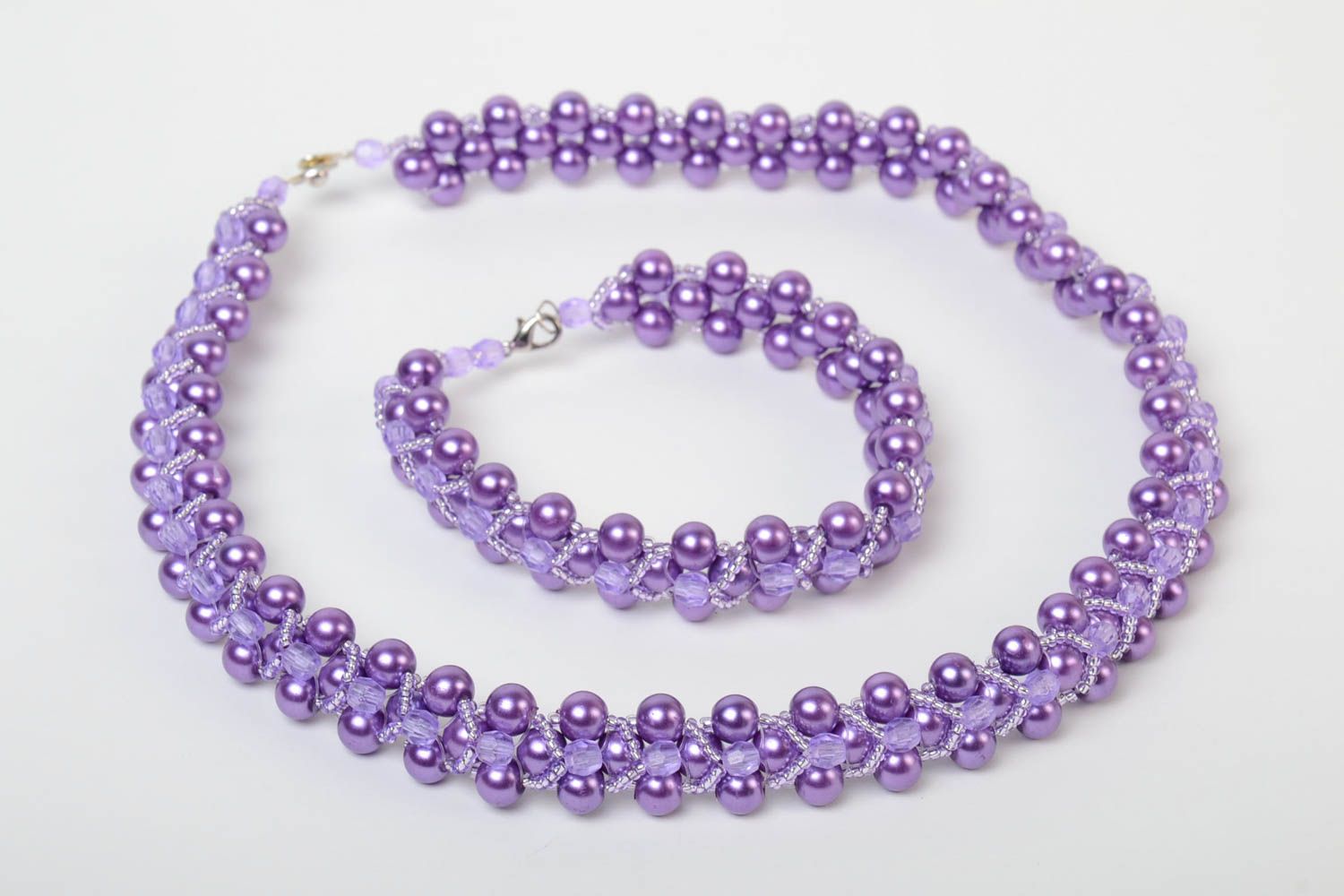 Parure de bijoux violets faite main en perles fantaisie collier et bracelet photo 2