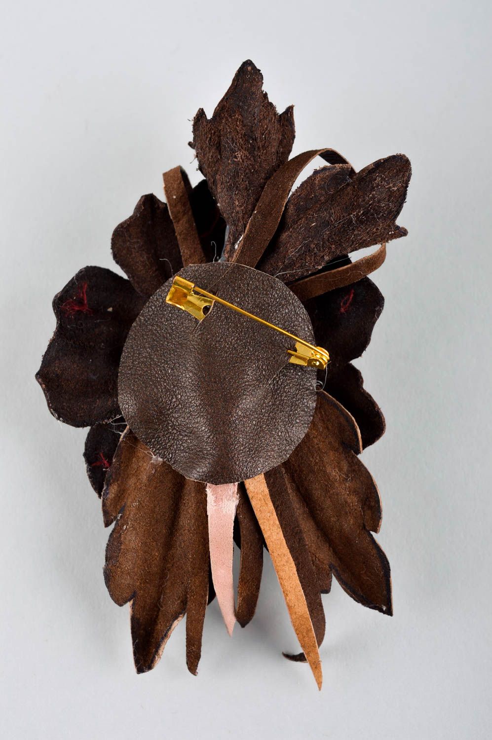 Broche en cuir naturel Accessoire fait main fleur marron Cadeau pour femme photo 2