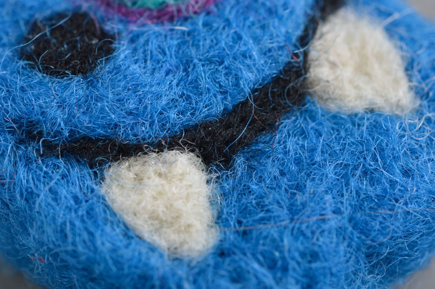 Breloque bleue en laine technique de feutrage faite main Monstre amusant photo 5
