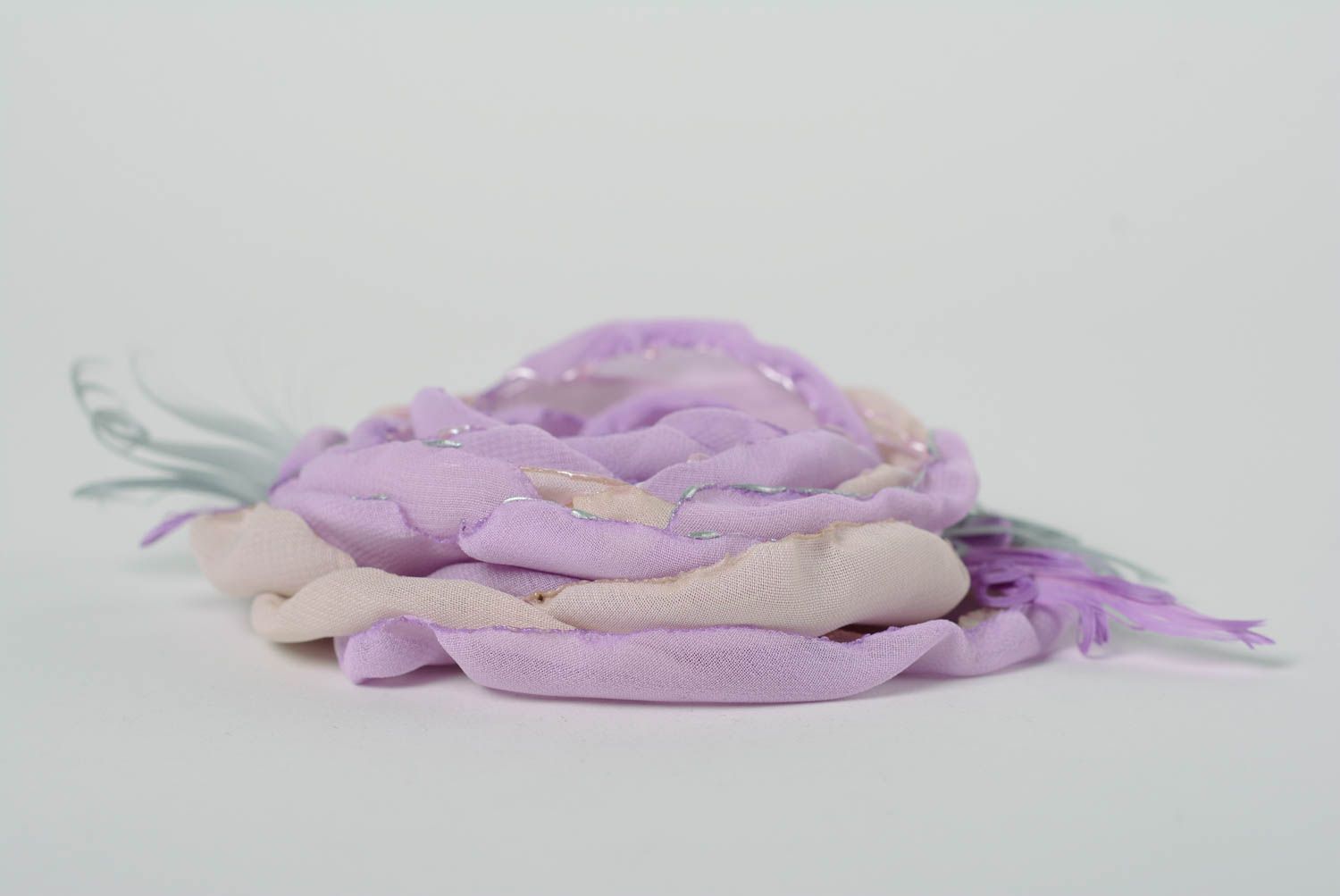 Broche de tela de chifón artesanal con forma de flor de color lila hecho a mano foto 4