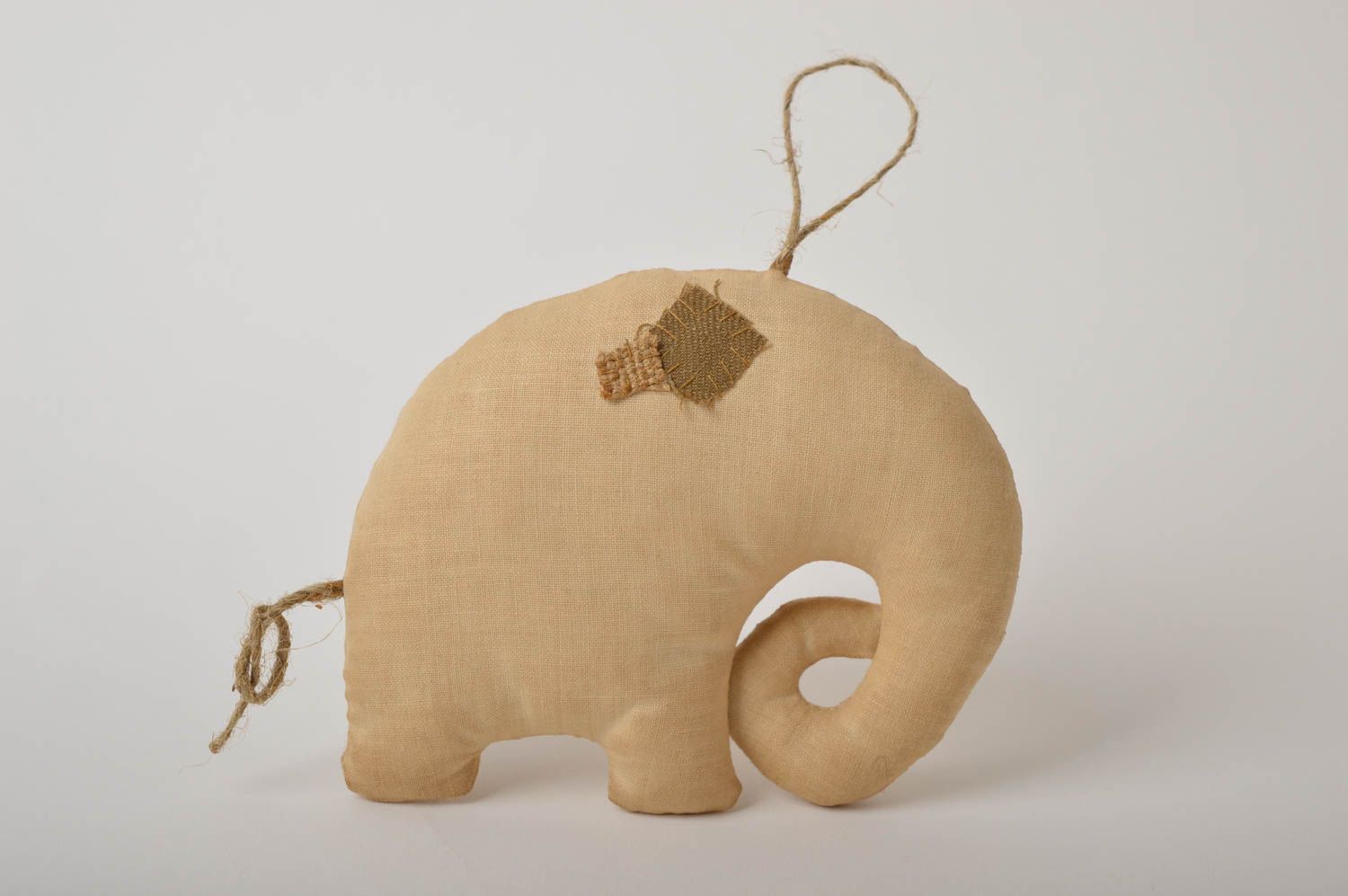 Peluche éléphant faite main Suspension décorative beige en tissu Déco maison photo 4