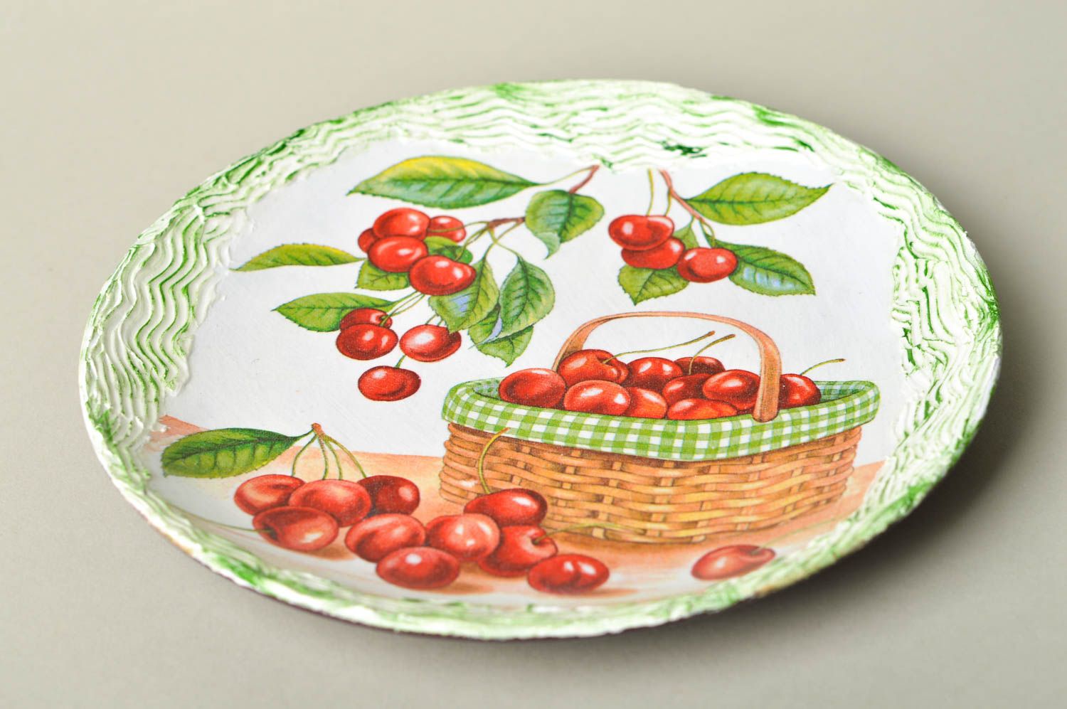Керамика ручной работы с вишнями керамическая тарелка декор для кваритиры фото 2