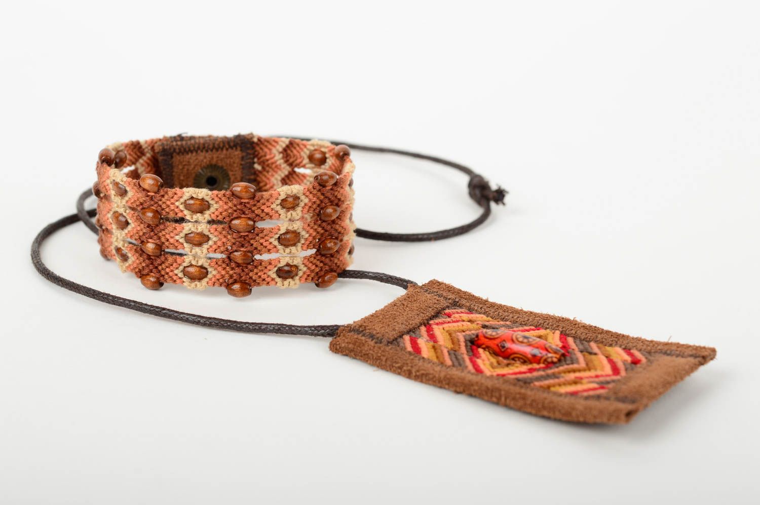 Macrame bijouterie handmade woven pendant friendship bracelet for girls photo 3