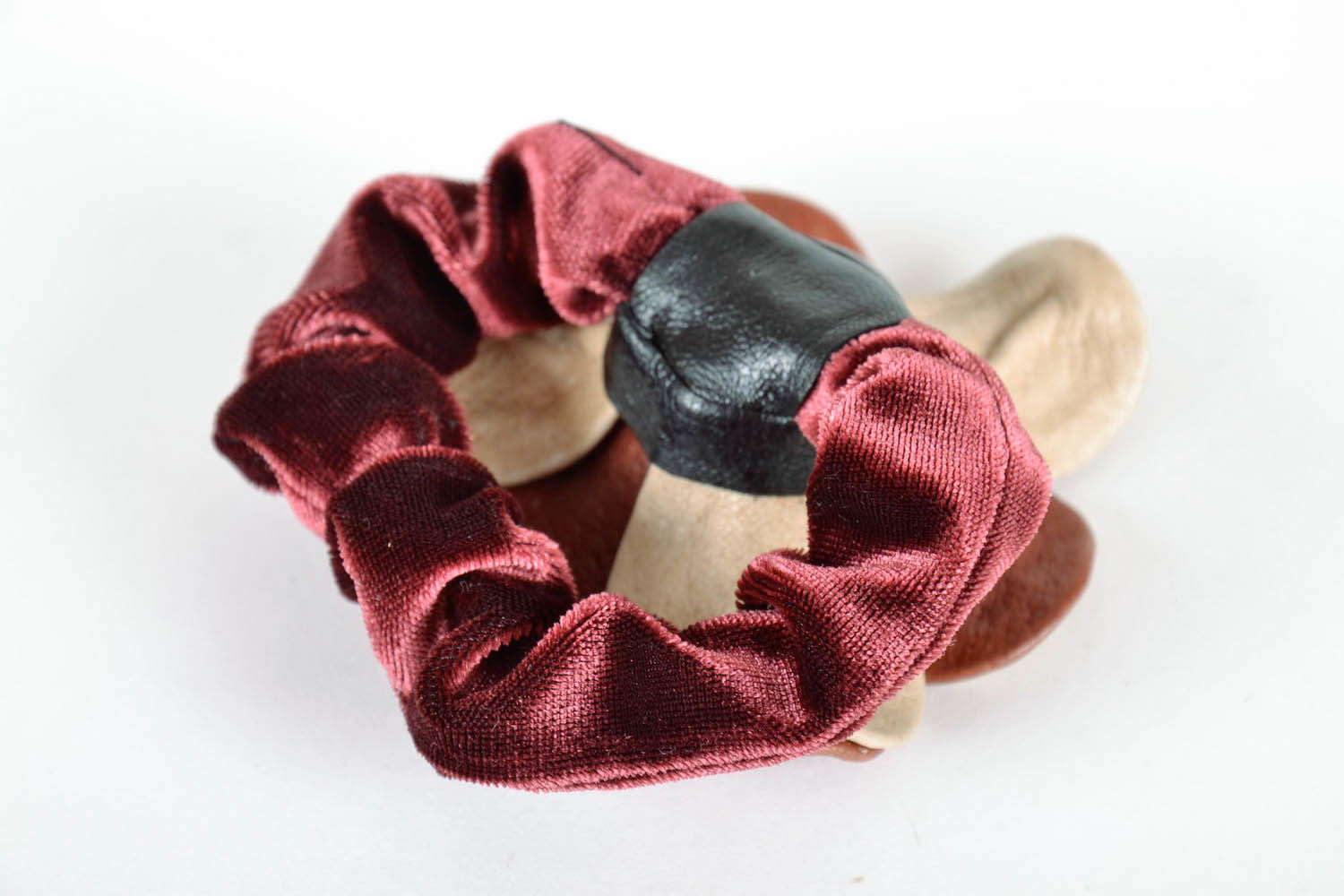 Gentle scrunchy made of genuine leather photo 2