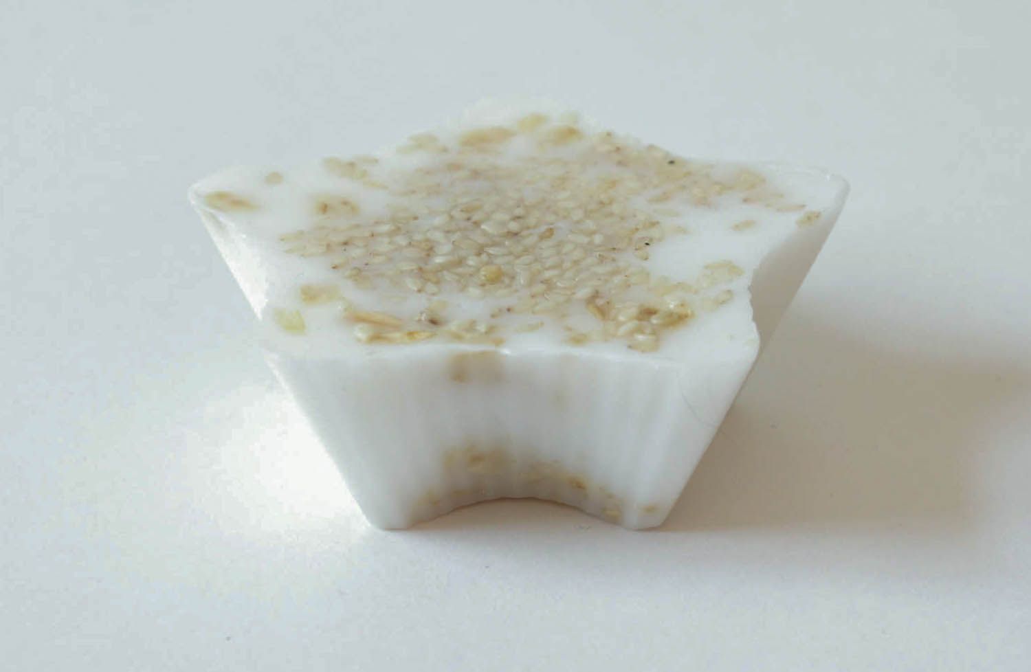 Handmade soap scrub with oats and sesame photo 2