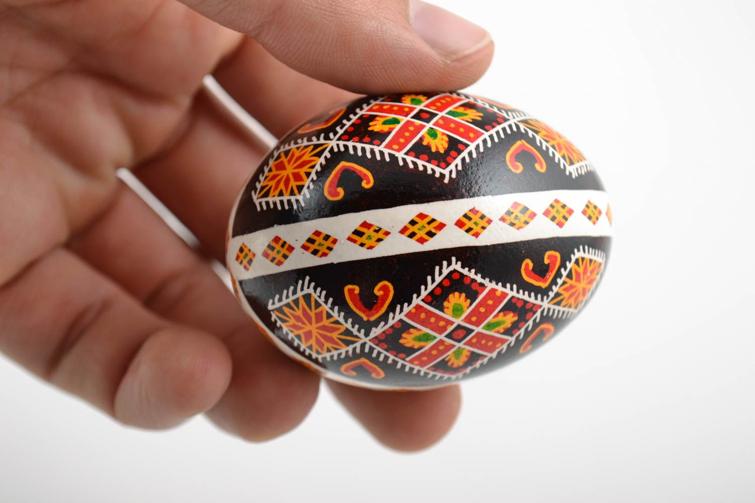 Huevo de Pascua de gallina pintado con arcílicos artesanal bonito  foto 2