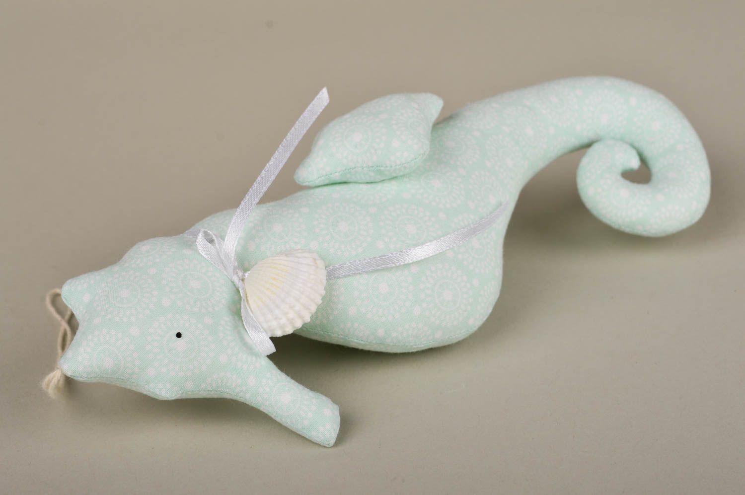 Мягкая игрушка хэнд мэйд декор для дома мягкая подвеска голубой морской конек фото 3