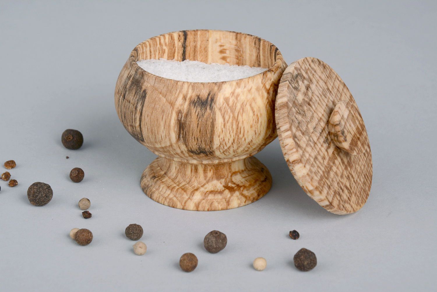 Saliera di legno con coperchio fatta a mano barattolo di legno per sale
 foto 4