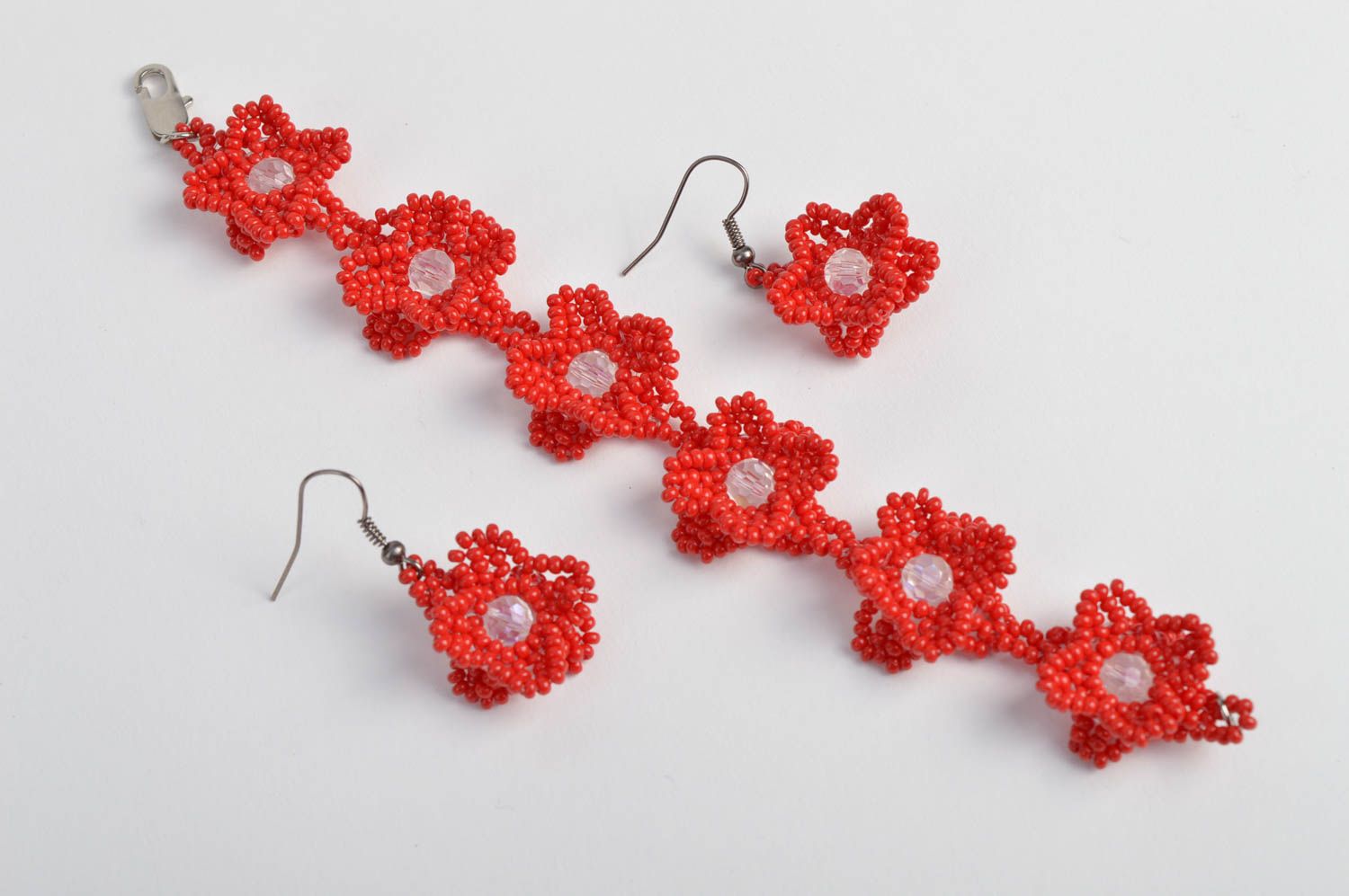 Boucles d'oreilles originales Bijoux fait main Bracelet femme fleurs rouges photo 2