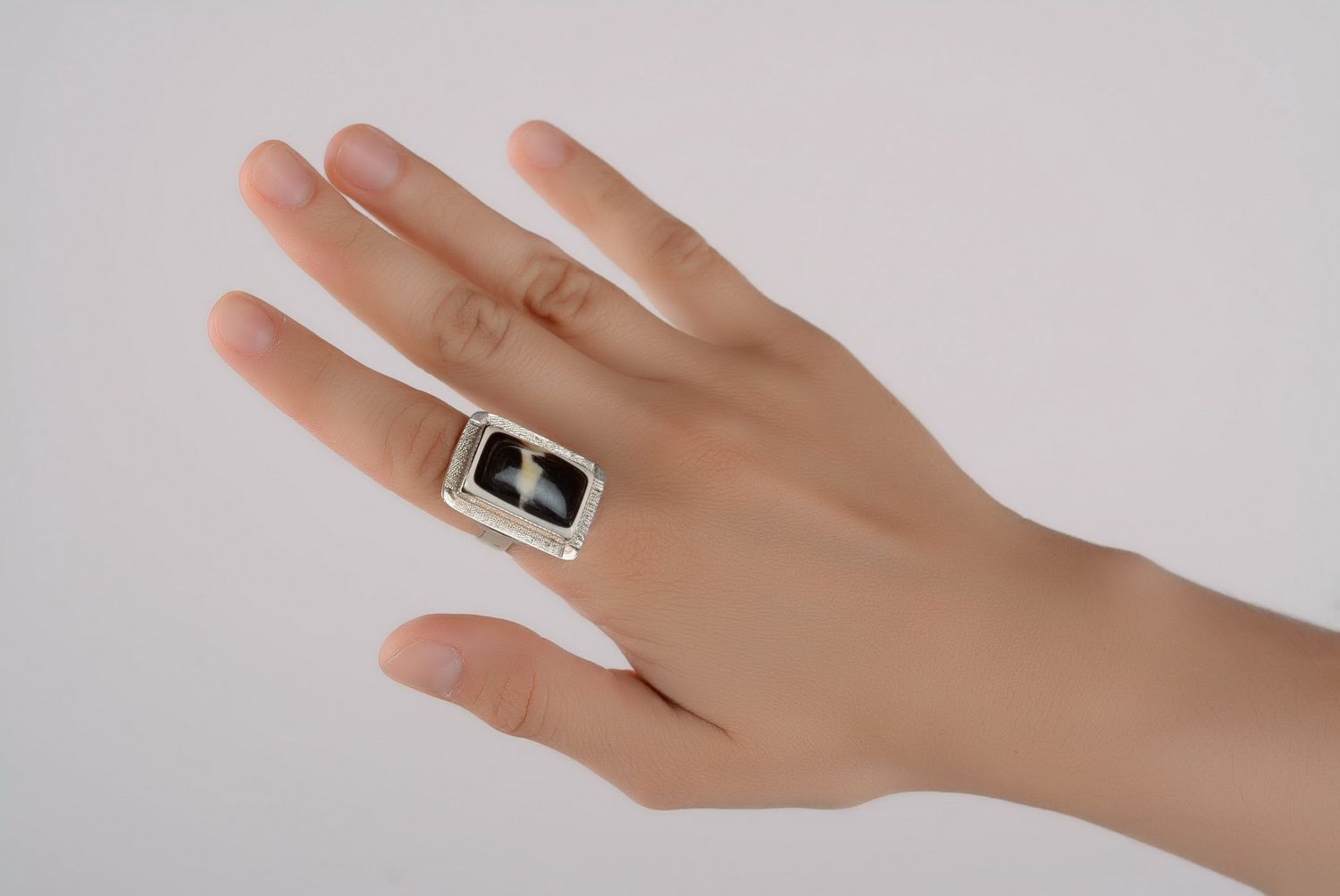 Серебряное кольцо с рогом фото 2