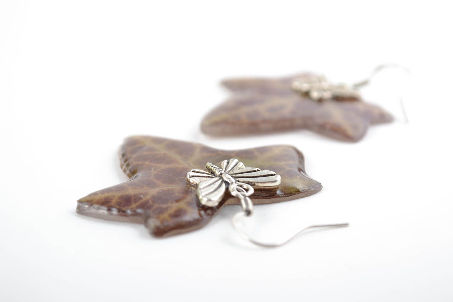 Handmade elegant designer dangle earrings with leaves in epoxy resin photo 4
