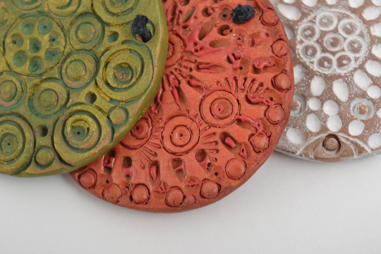 Кулоны из глины украшения ручной работы аксессуары женские на шею красивые 3 шт фото 2