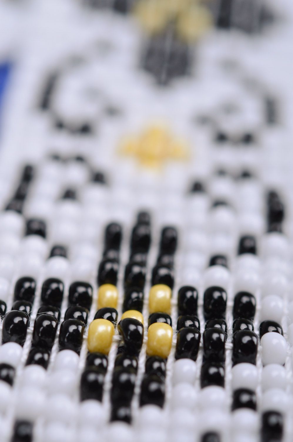Collier blanc en perles de rocaille tchèques fait main ornementé avec lacets photo 4