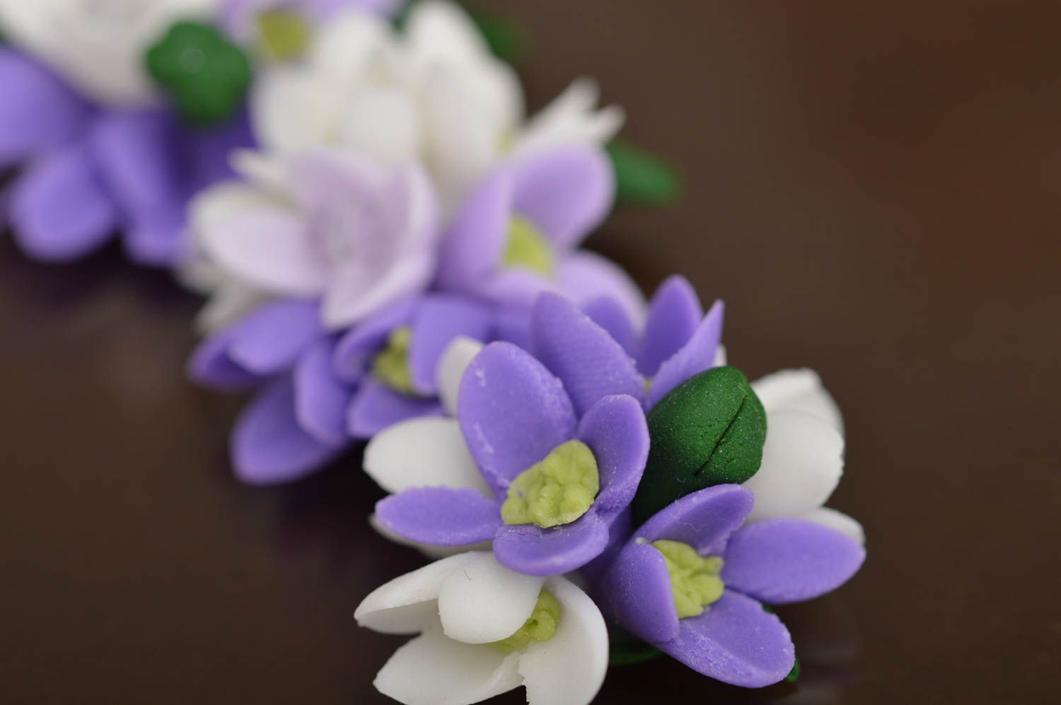 Collier en pâte polymère fleurs délicates mauve blanc fait main chaînette 22 cm photo 4