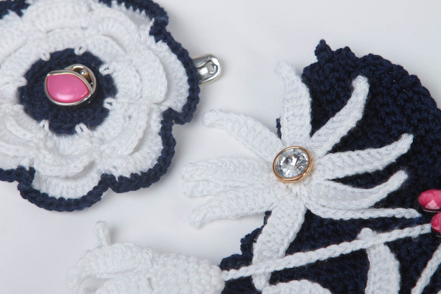 Broches textiles fait main Bijoux textiles Accessoires femme tricotés au crochet photo 3