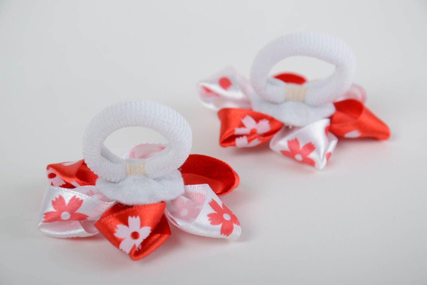 White and red homemade children's kanzashi satin ribbon flower hair ties 2 items photo 3