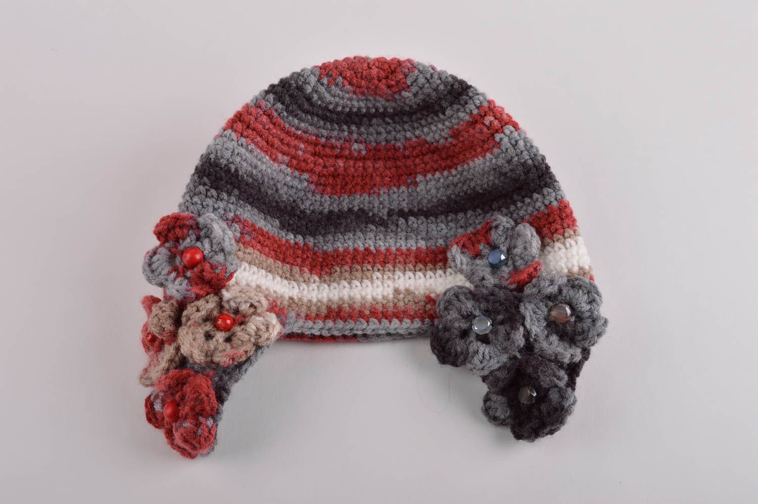 Вязаная шапка ручной работы зимняя шапка вязаная шапочка с ушками и цветами фото 5