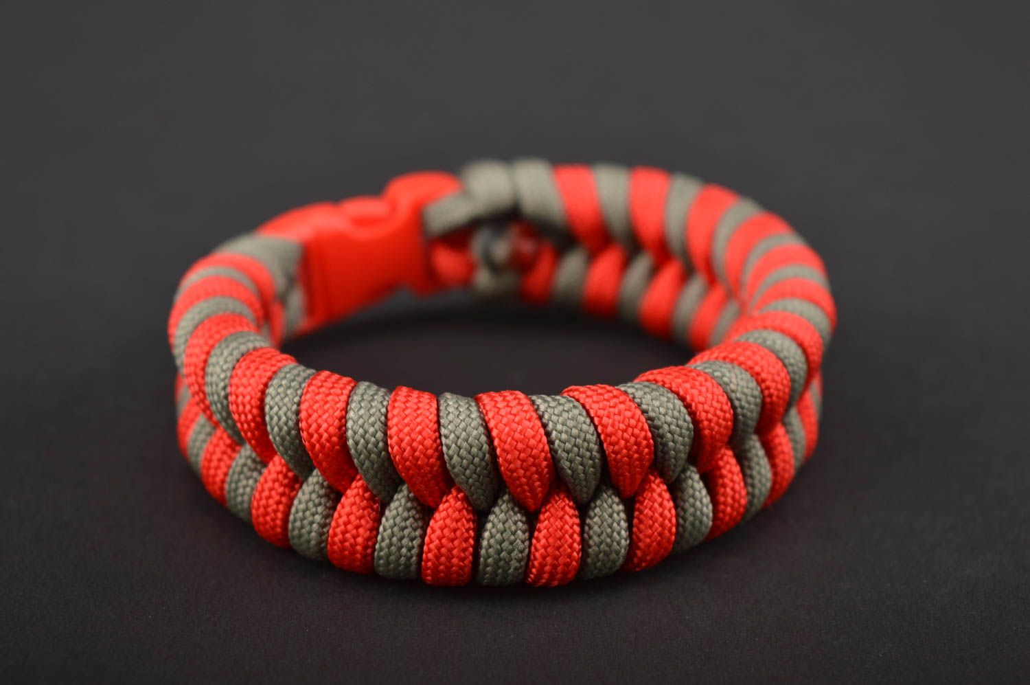 Paracord Armband handmade schönes Armband in Rot Survival Armband stilvoll foto 2