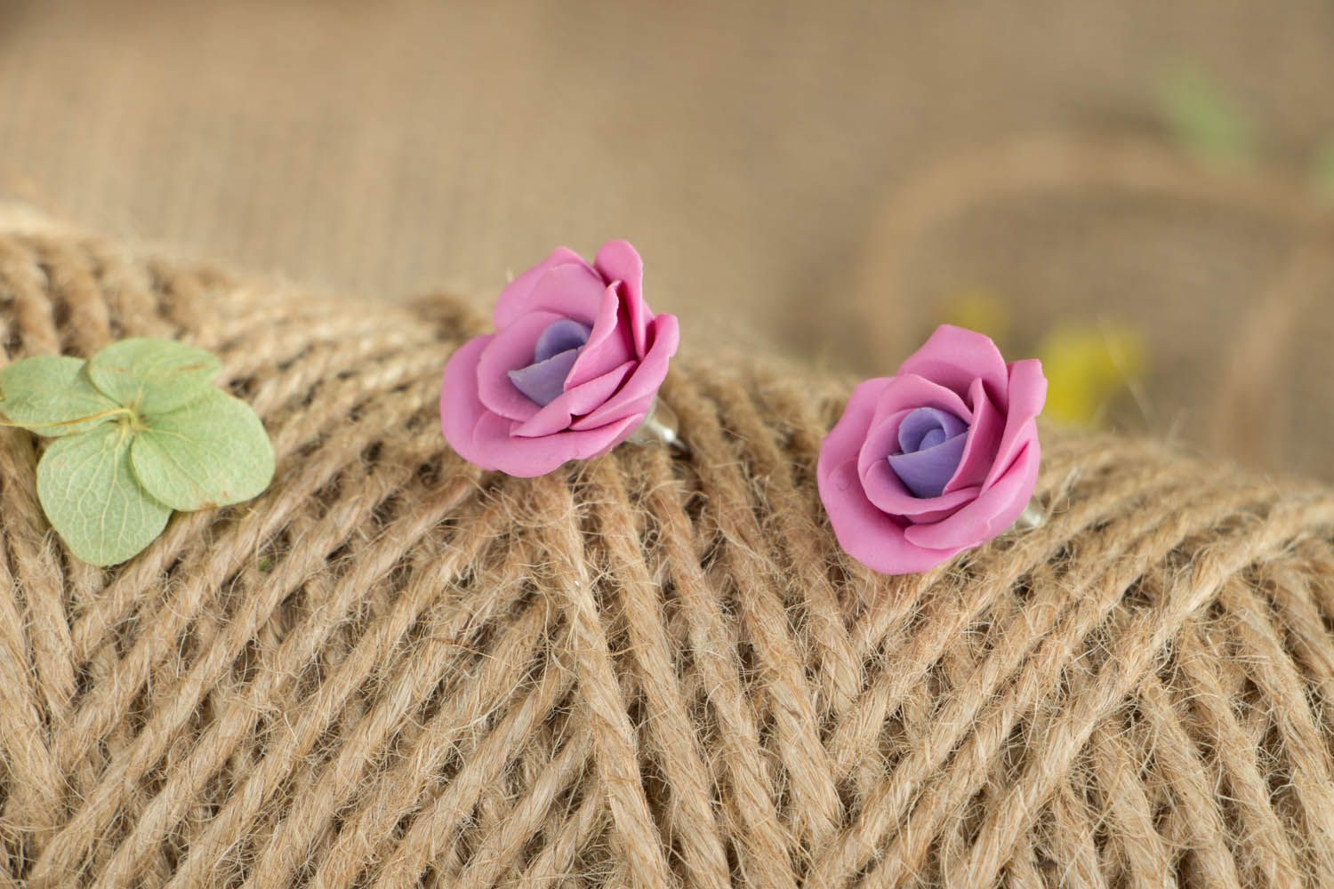 Boucles d'oreilles puces fleurs roses photo 3