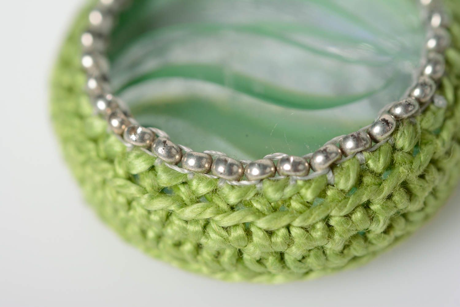 Pendentif en verre fait main vert en rubans crocheté design de créateur photo 5