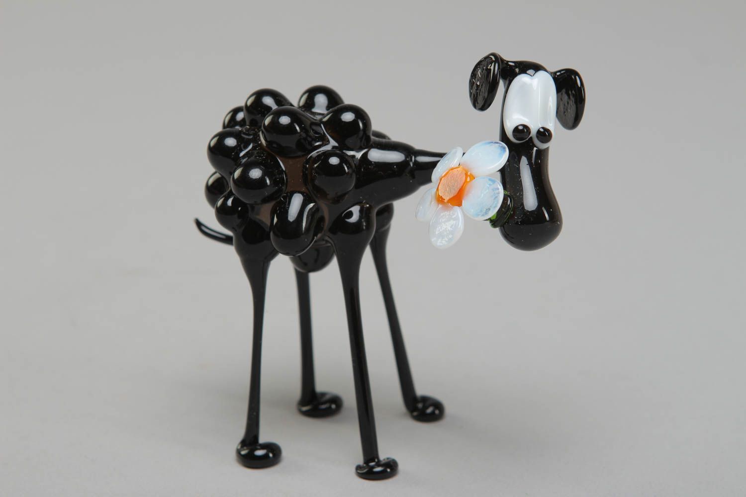 Petite figurine en verre au chalumeau Chèvre noire décorative faite main photo 1