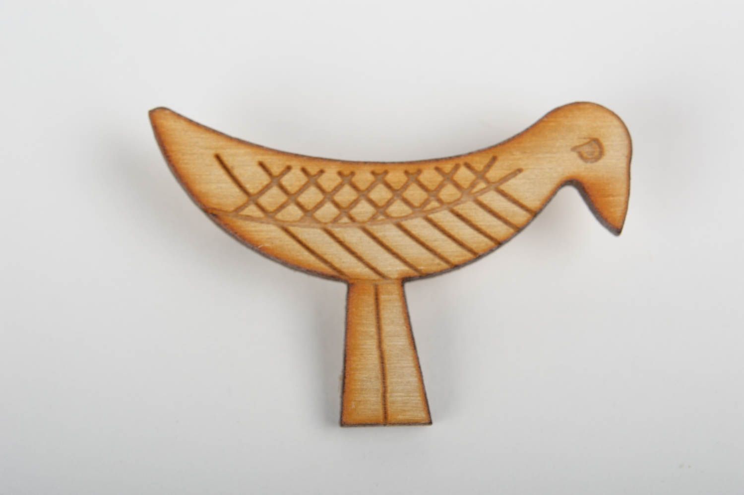 Broche fait main en bois Bijou fantaisie en forme d'oiseau Accessoire femme photo 1