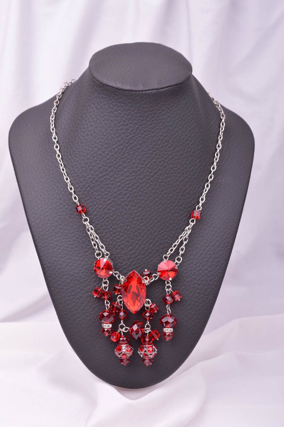 Collier fantaisie Bijou fait main rouge en perles fantaisie Accessoire femme photo 1