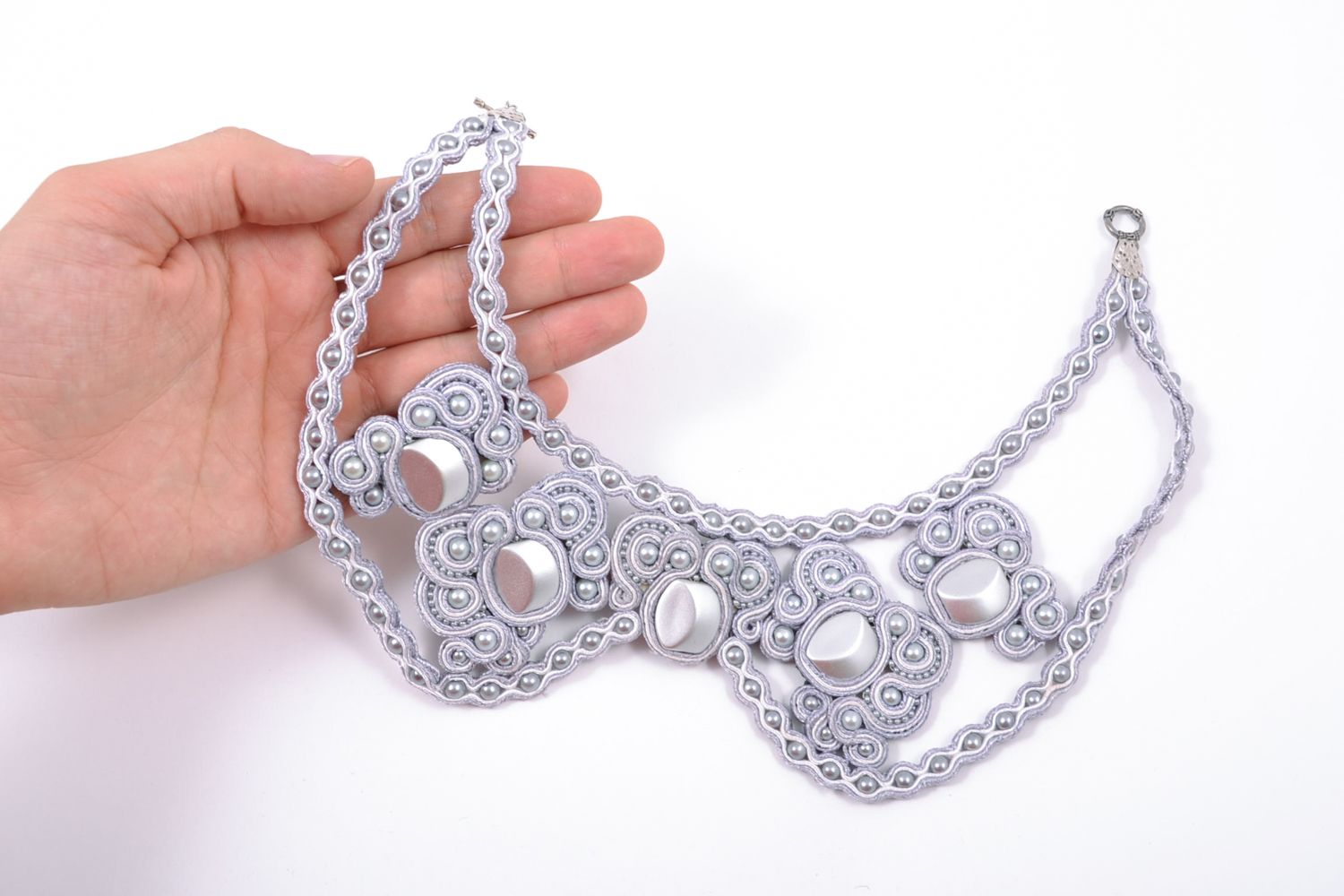 Beau collier soutache gris ajouré fait main avec perles col pour femme photo 1