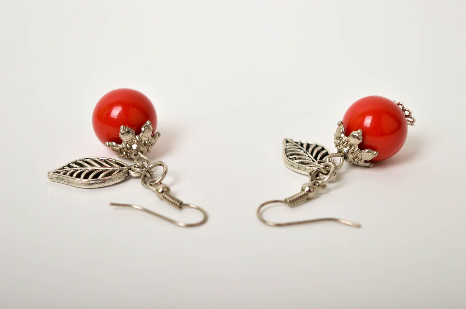 Boucles d'oreilles rouges Bijou fait main en perles acryliques Cadeau femme photo 3
