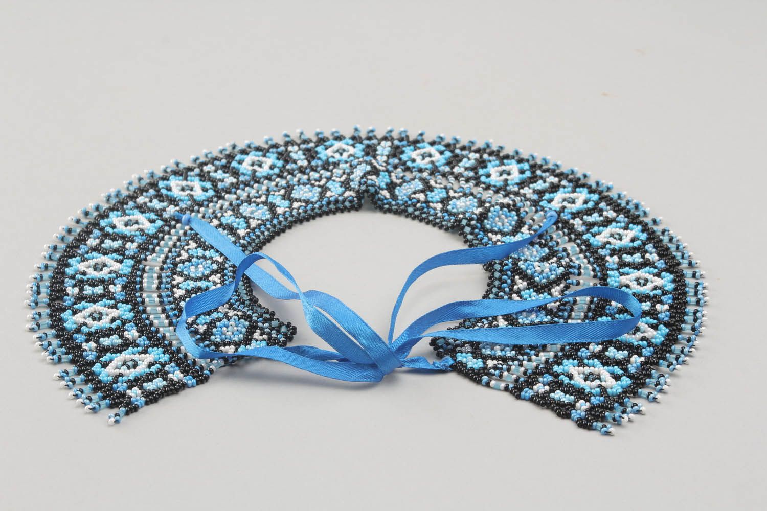 Broad beaded necklace photo 3