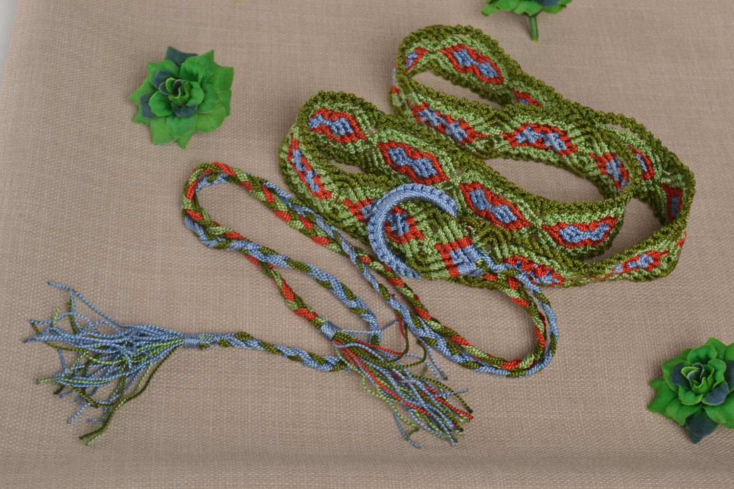 Женский ремень пояс ручной работы пояс для талии зеленый с красным макраме фото 1