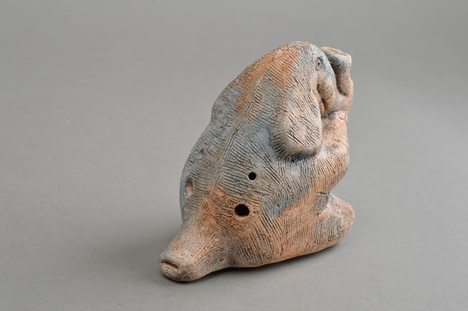 Petit sifflet en céramique gris en forme d'éléphant jouet original fait main photo 3