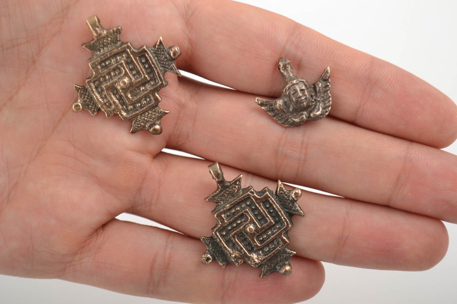 Ensemble de trois pendentifs originaux moulage en bronze faits à la main photo 2