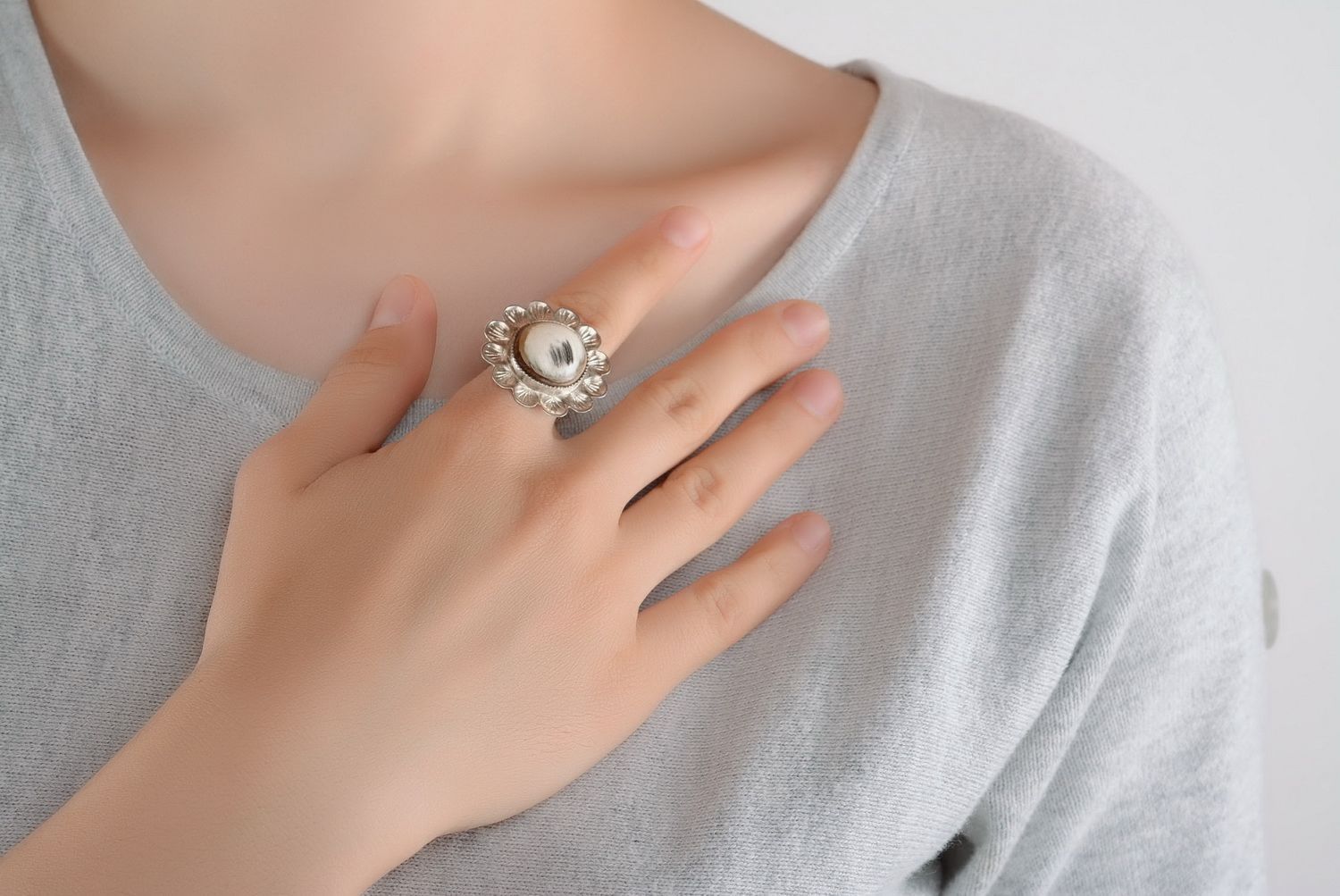 Серебряное кольцо из рога фото 1