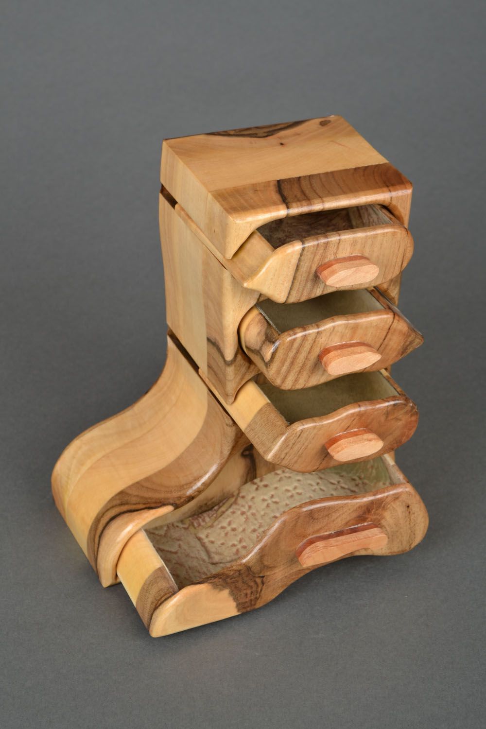 Caja de madera con forma de bote foto 3