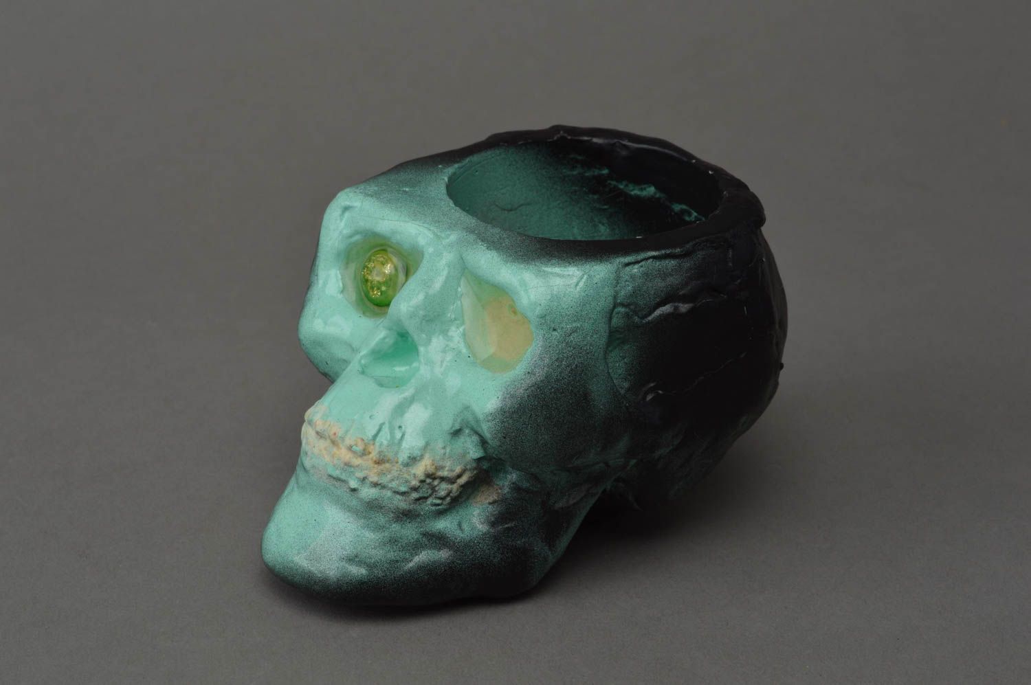 Crâne en plâtre décoratif noir vert design original fluorescent fait main photo 2