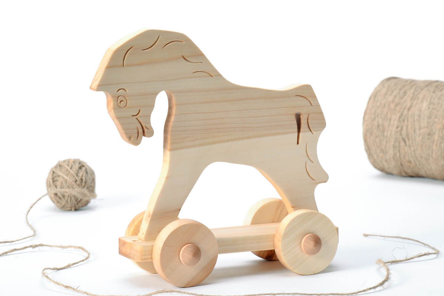 Pferd aus Holz Handarbeit foto 1