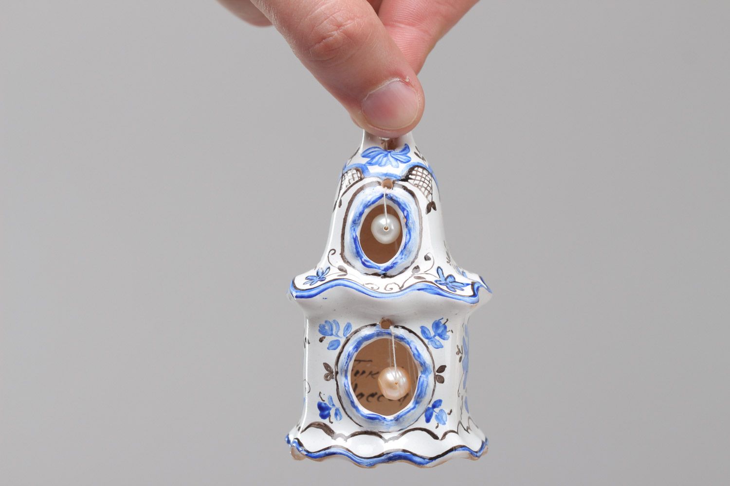 Маленький керамический колокольчик с росписью эмалью и красками ручной работы фото 5