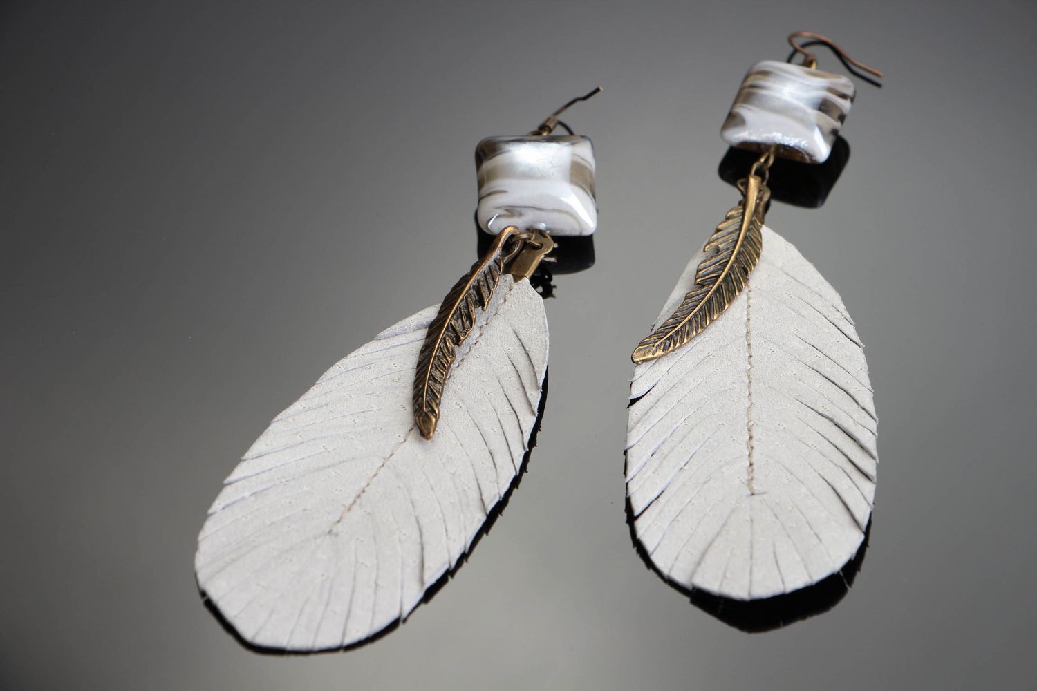 Long earrings with white feather photo 2