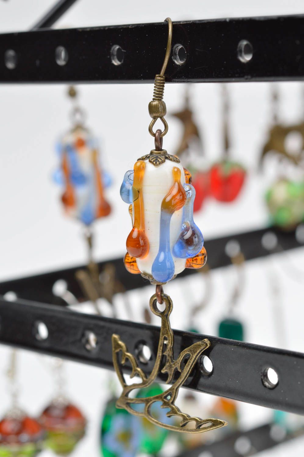 Серьги ручной работы дизайнерское украшение серьги из стекла Цветная смола фото 1