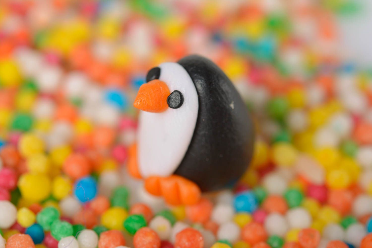 Игрушка из полимерной глины фигурка ручной работы фигурка животного пингвин фото 3