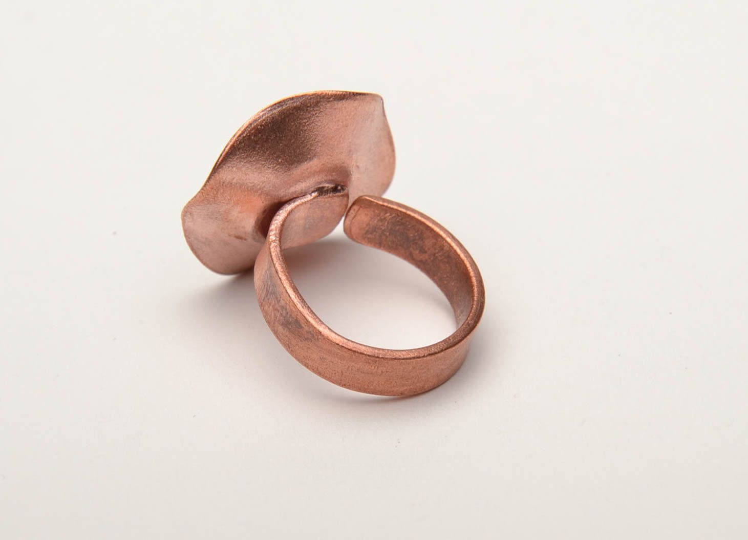 Ring aus Kupfer mit Emaillen foto 4