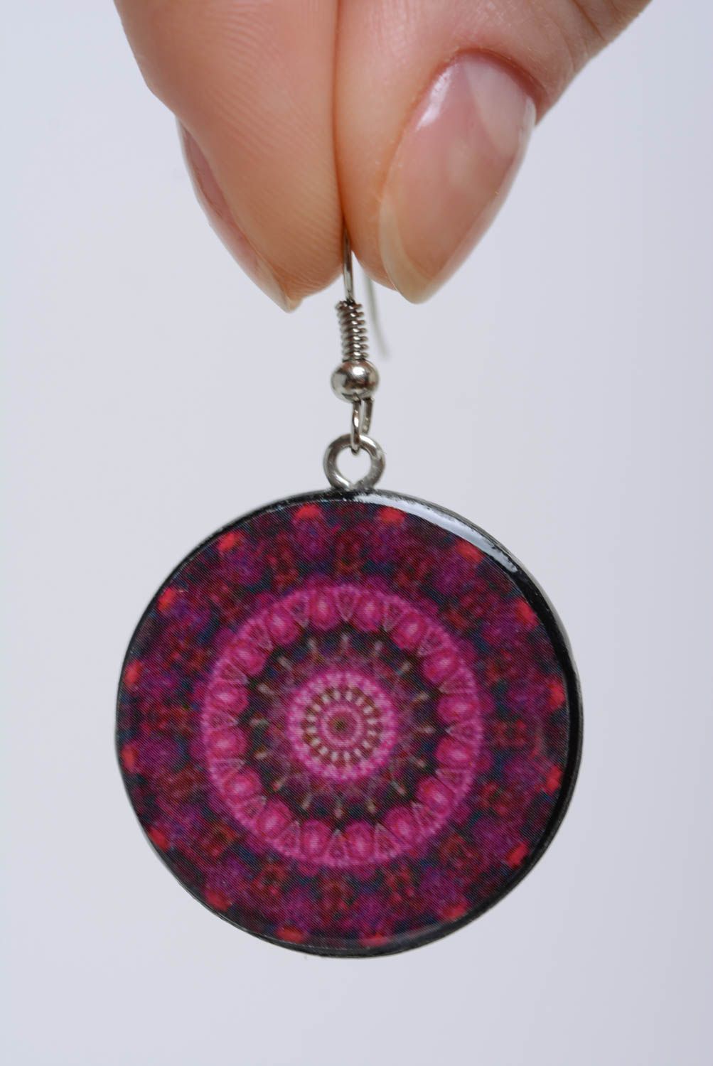 Handmade lila runde Ohrringe aus Polymerton mit Ornament massiv für Frau foto 4