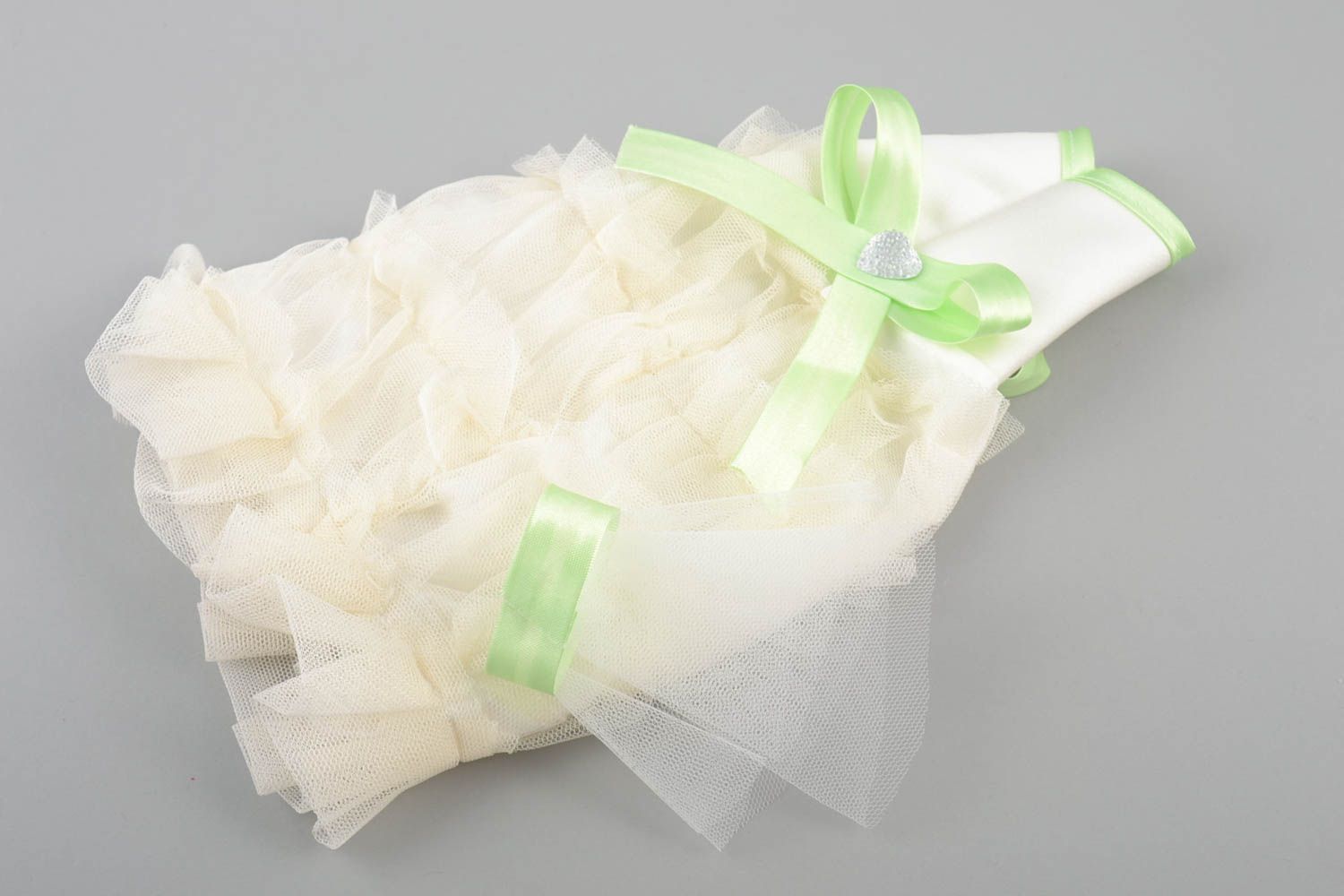 Jolie robe de mariée pour bouteille blanc vert faite main en satin décoration photo 4