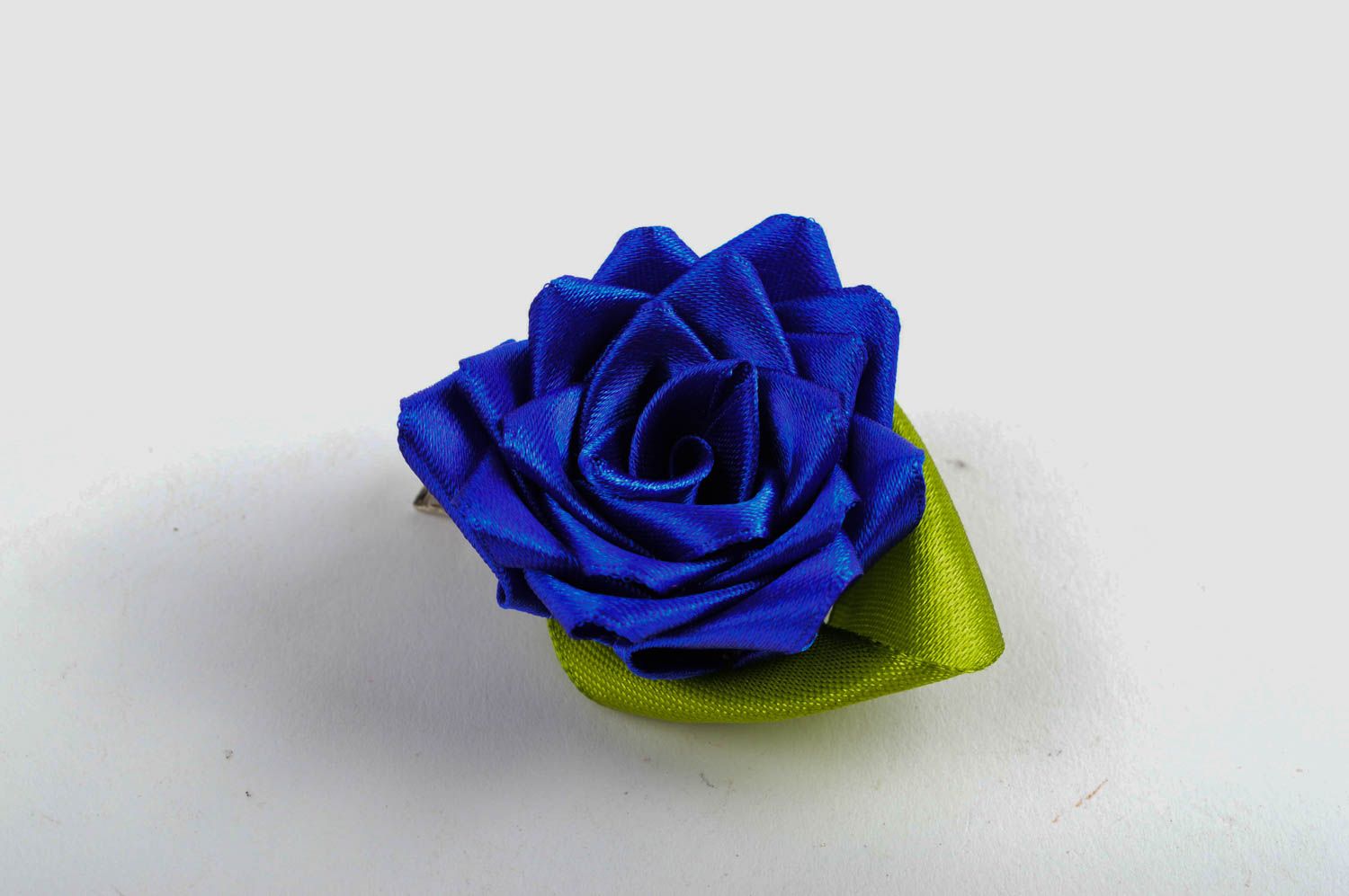 Pince cheveux fleur de rose bleue faite main Accessoire cheveux enfant photo 1